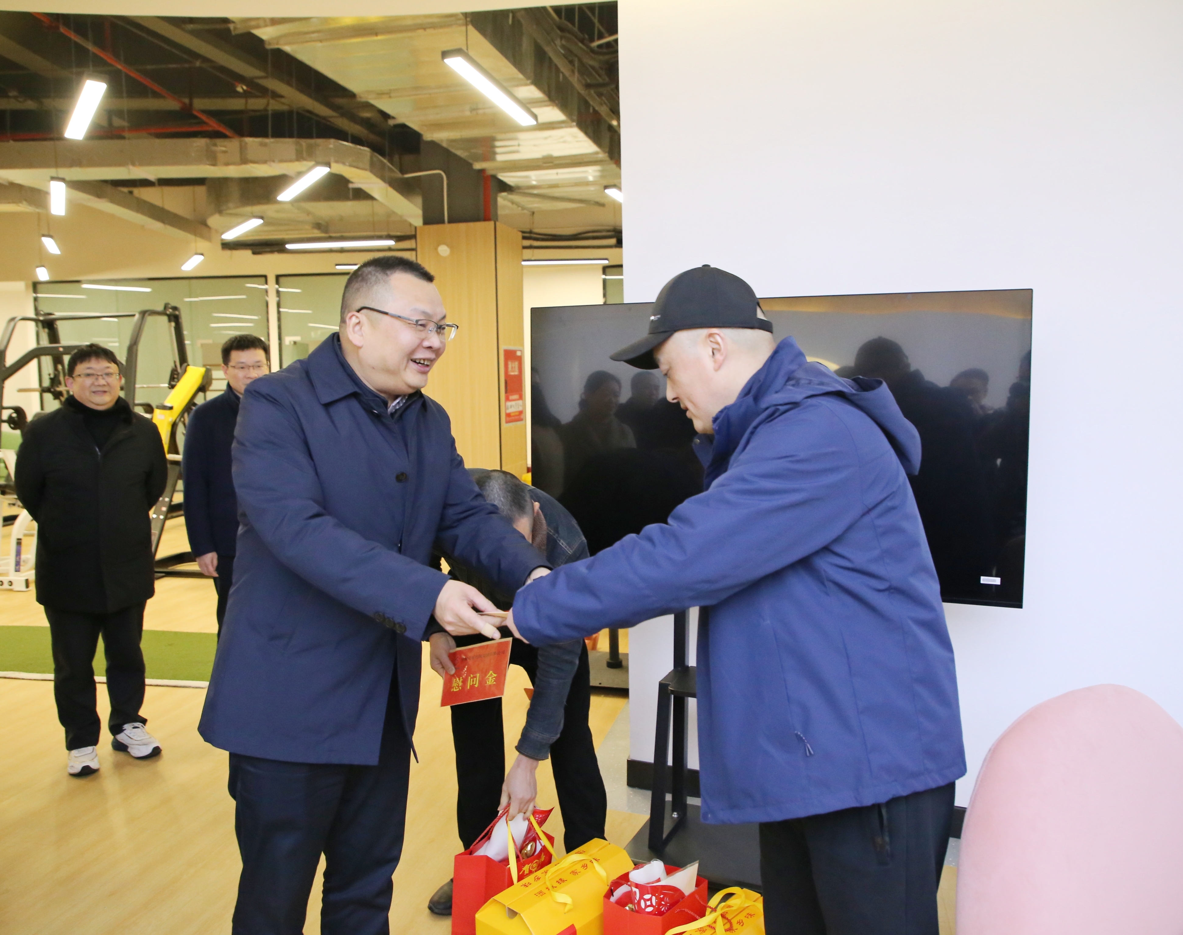 市國資委黨委副書記、主任杜磊一行到西南醫(yī)投集團(tuán)開展新春慰問及參觀調(diào)研